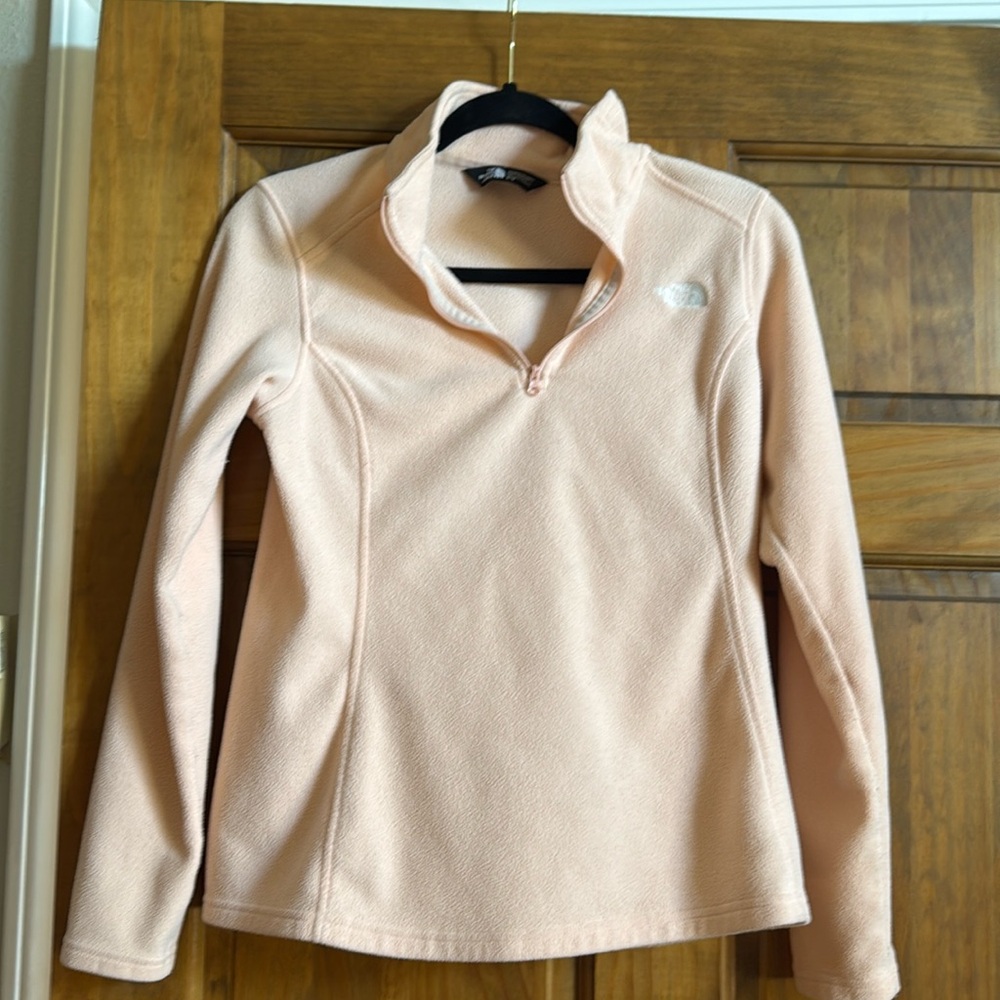Women’s North Face 1/4 zip fleece shirt.